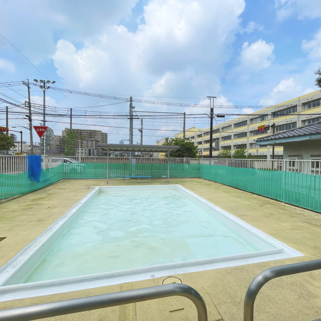 東町公園ちびっ子プール大掃除