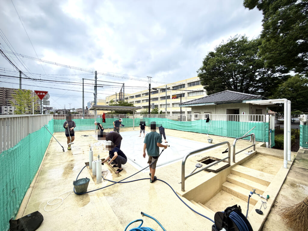 【東町公園ちびっ子プール大掃除】